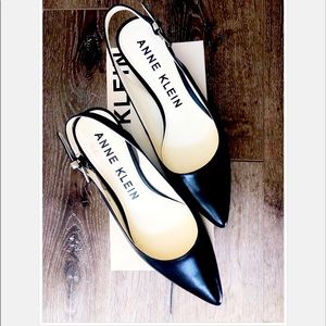 Ann Klein Black leather kitten heel